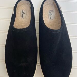 NWOT Staheekum Plush Lined Black Suede Cami Mule Size 9